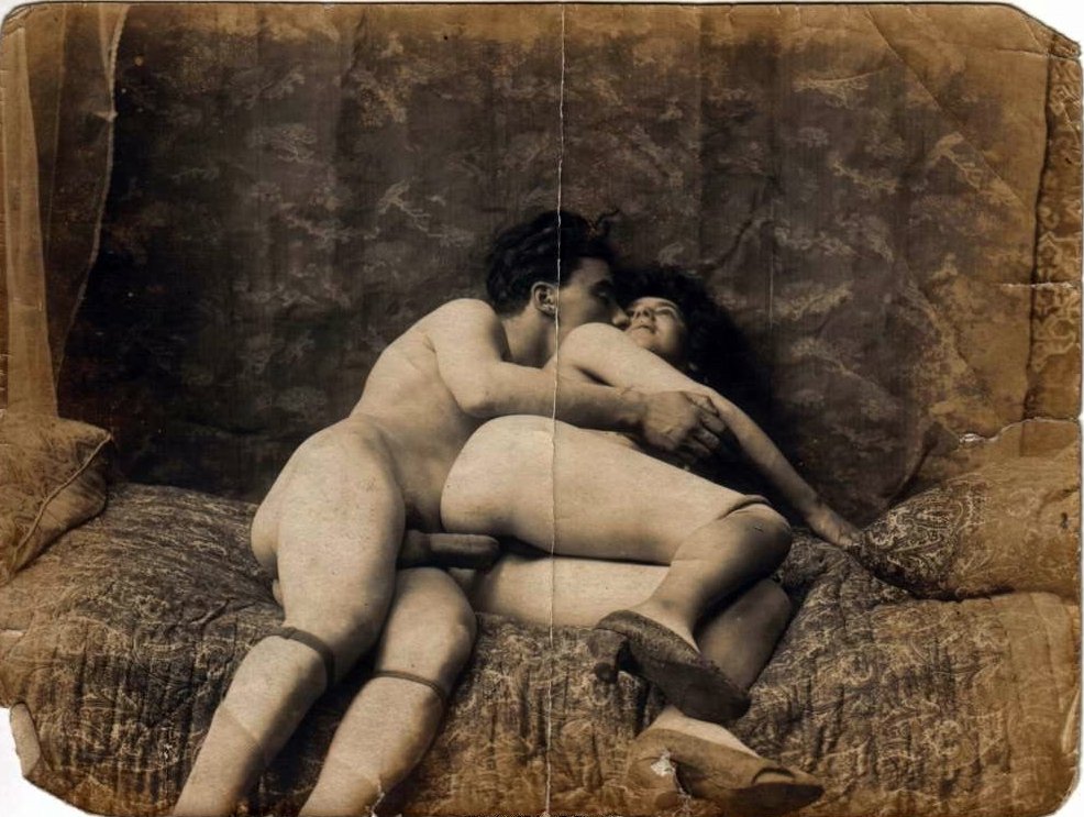 foto porno con latina tatuata in gang bang orale - Image 4