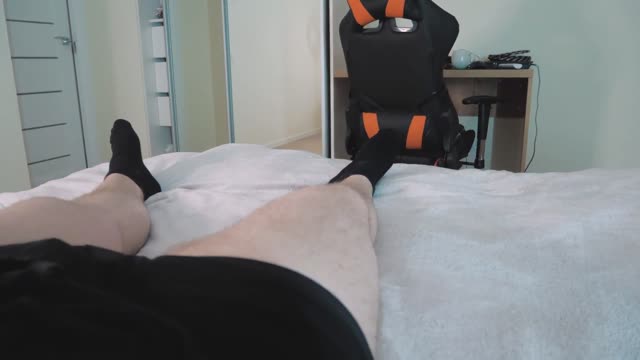 Due troiette lesbiche inglesi godono in show lesbo in cam