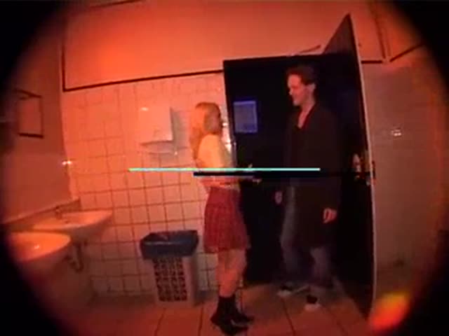 adoro mostrami nuda mentre piscio