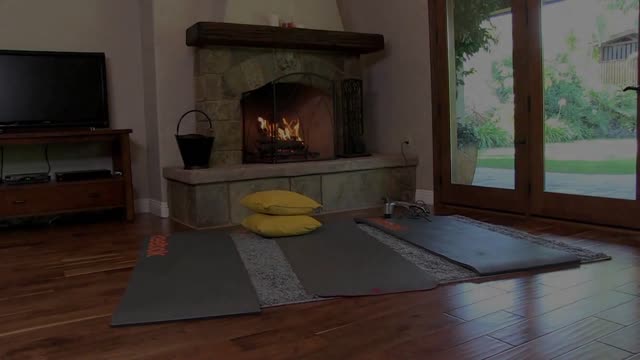 Scopata intensa nel giardino tra due puttane lesbiche