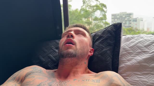 Come diavolo può prendere un cazzo così grande?