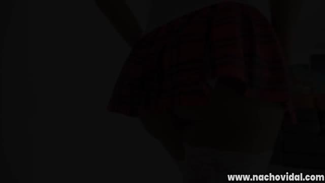 Claudia da Torino, moglie bona abbronzata inculata sul pavimento