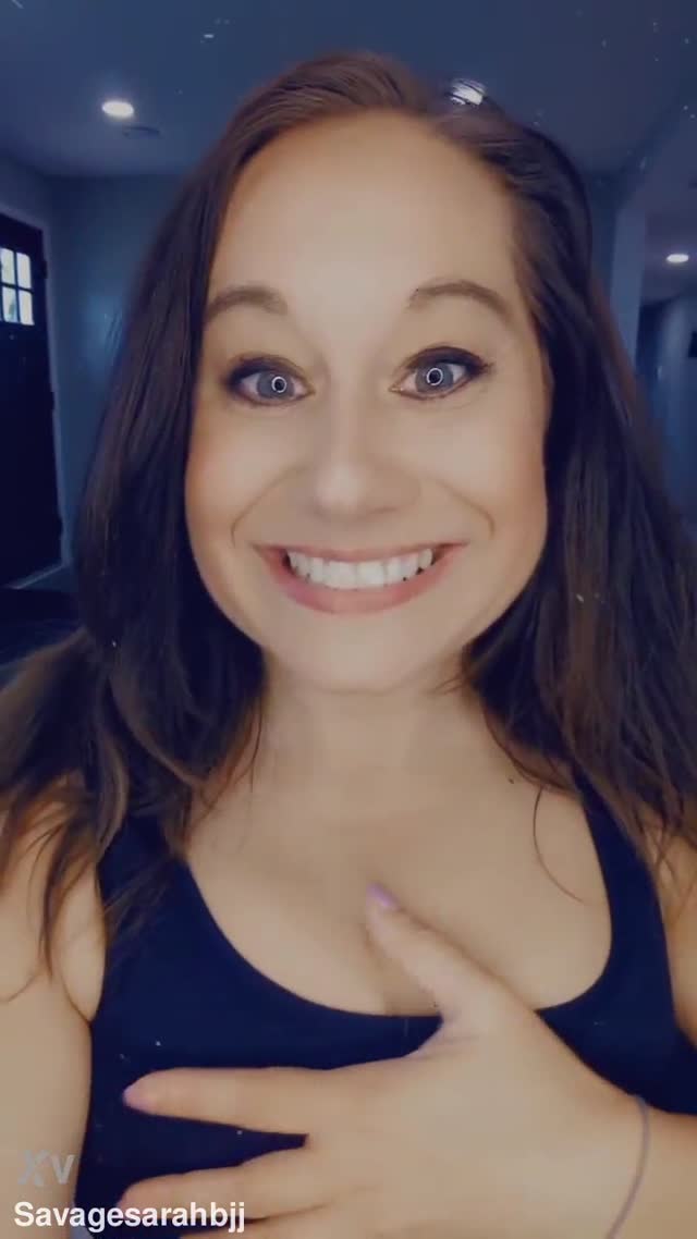 Sesso in piscina con una bionda dalle tette sode