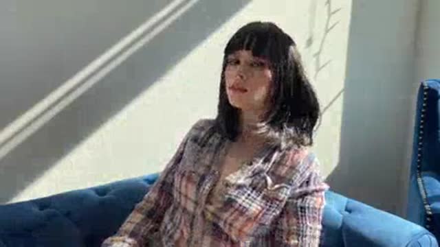 Puttanella mora riceve il cazzo in figa e lo sperma in bocca